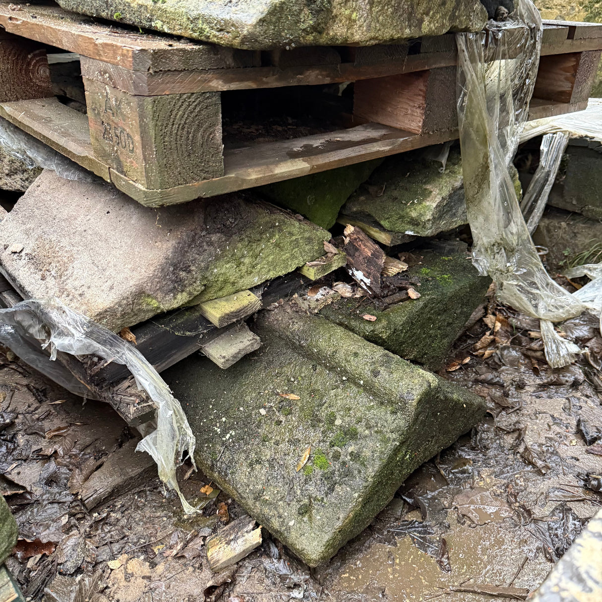 Reclaimed Roll Top Stone Coping - Job Lot