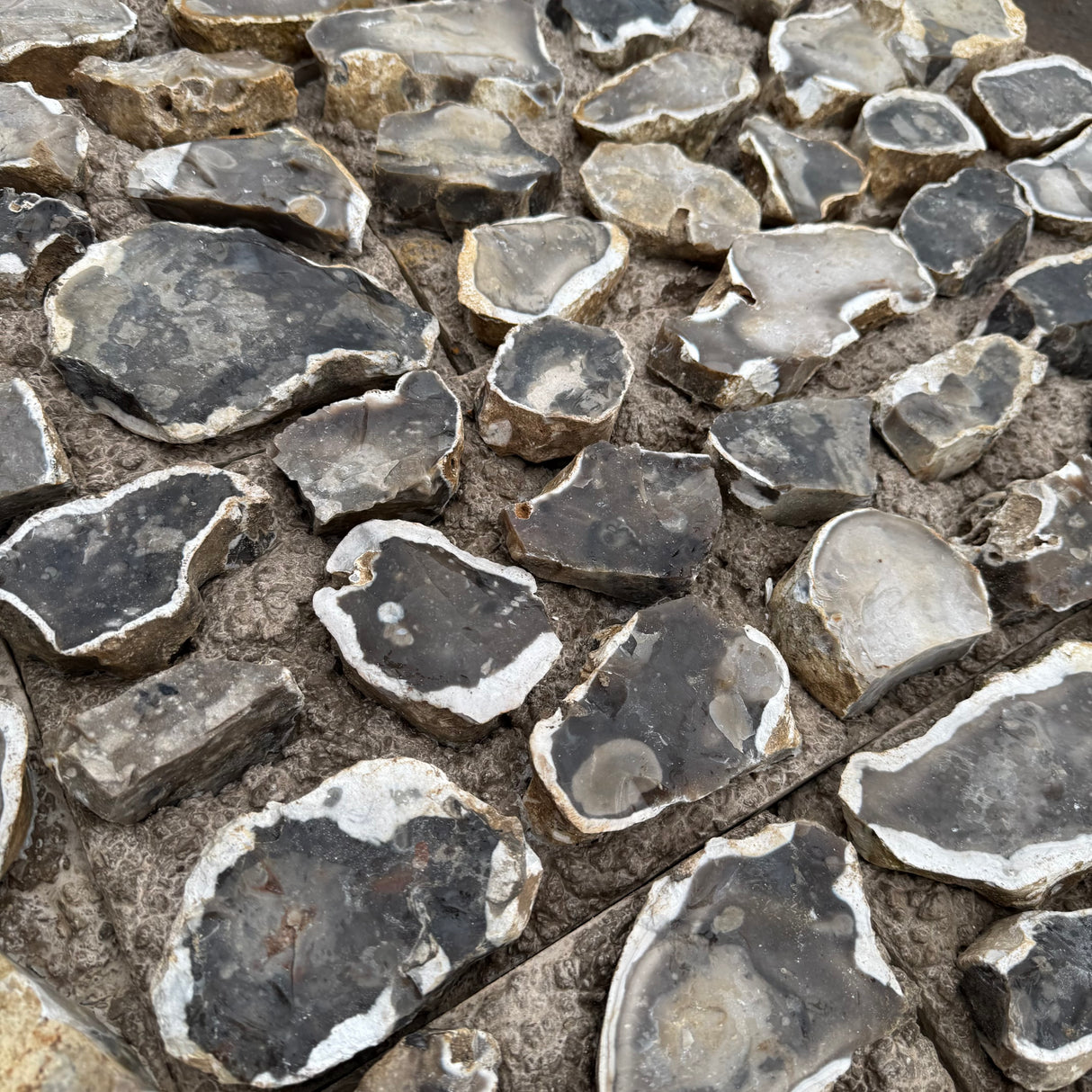 Natural Knapped Flint Cladding Blocks - Per SQM