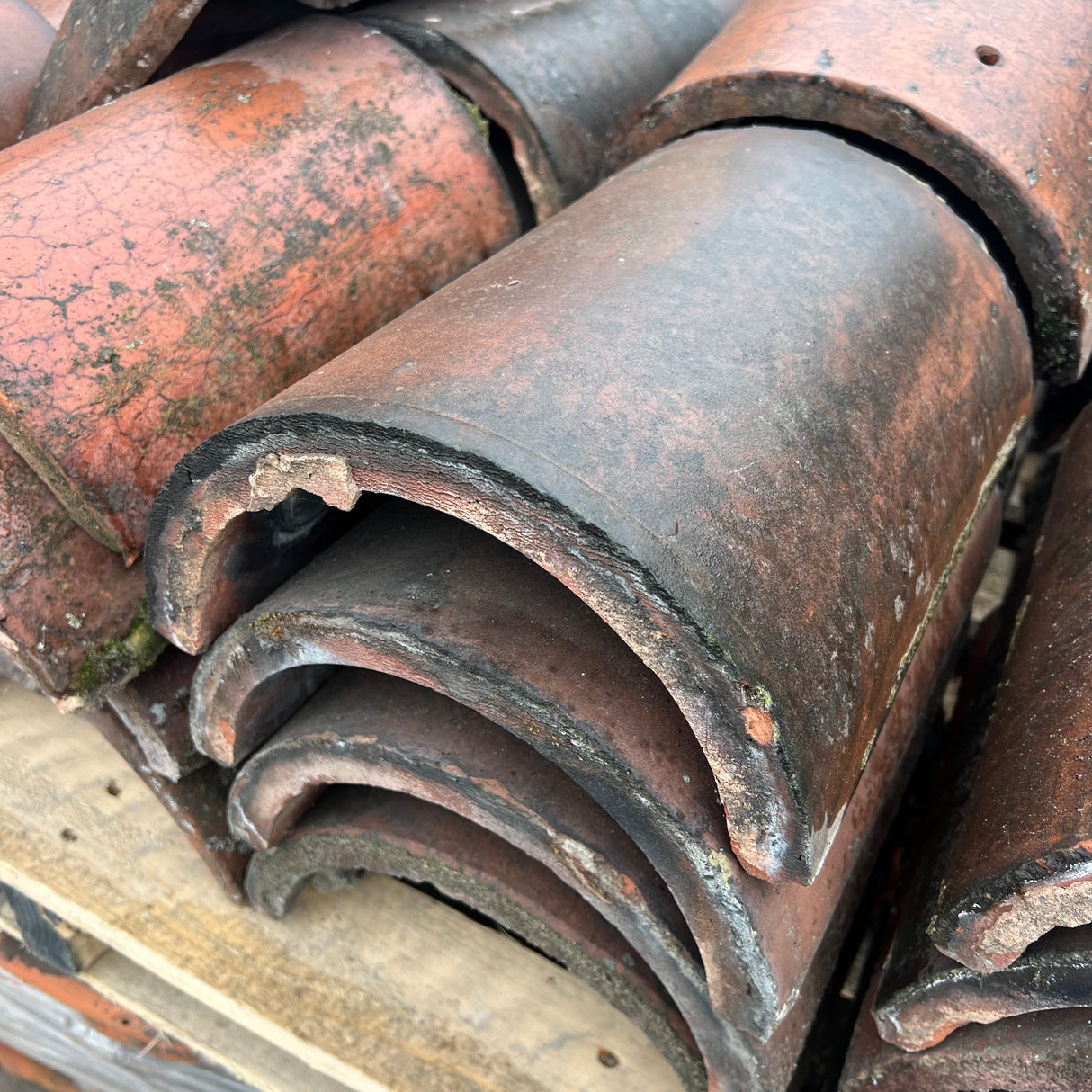 Reclaimed Red Half Round Roof Ridge Tiles - Job Lot