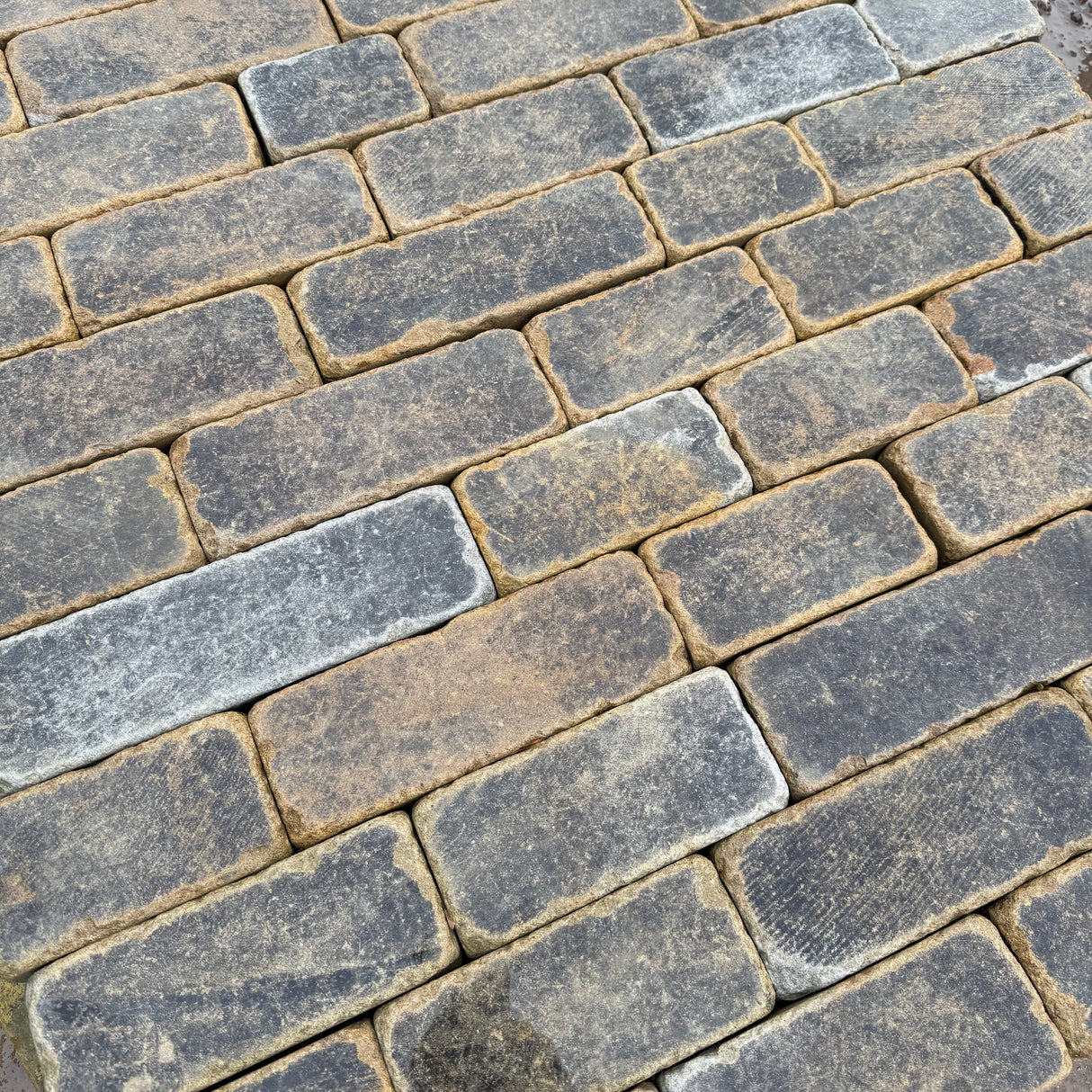 Weathered Yorkshire Stone Setts - 100mm x Random Lengths