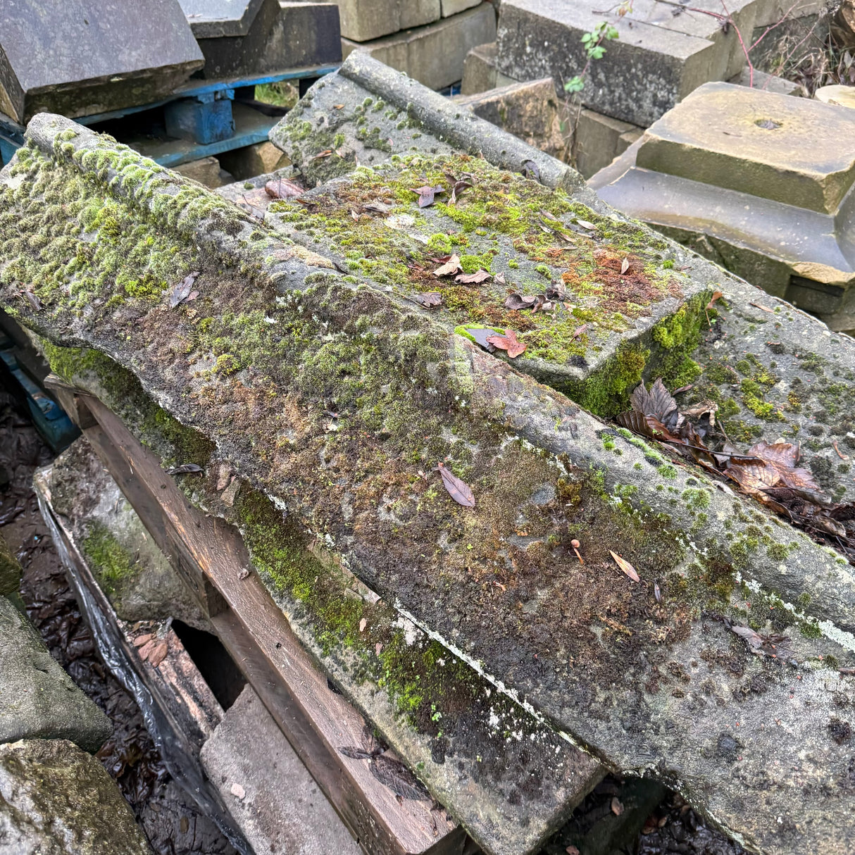 Reclaimed Roll Top Stone Coping - Job Lot