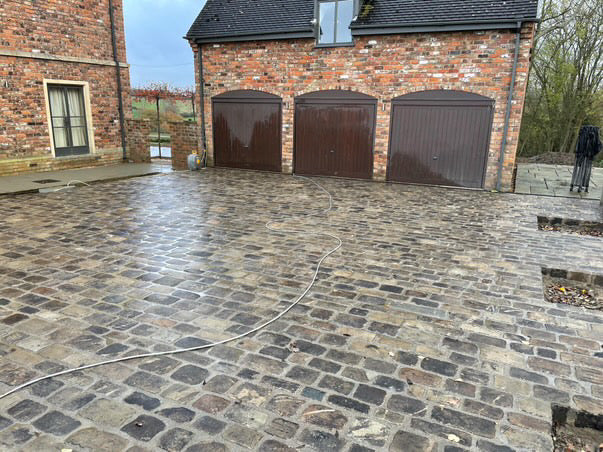Reclaimed Grit Stone Cobble Driveway in Cotswolds