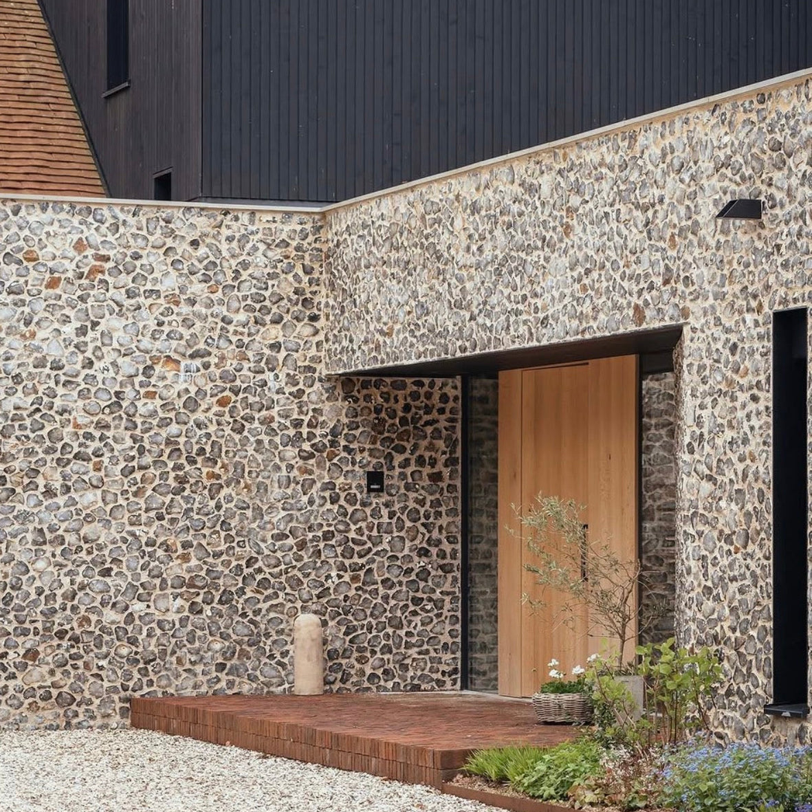 Natural Knapped Flint Cladding Blocks - Per SQM