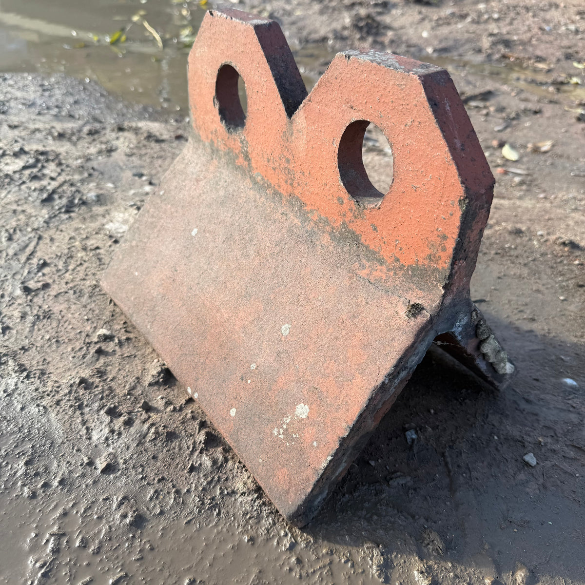 Reclaimed Red Two Hole Crested Clay Ridge Tile