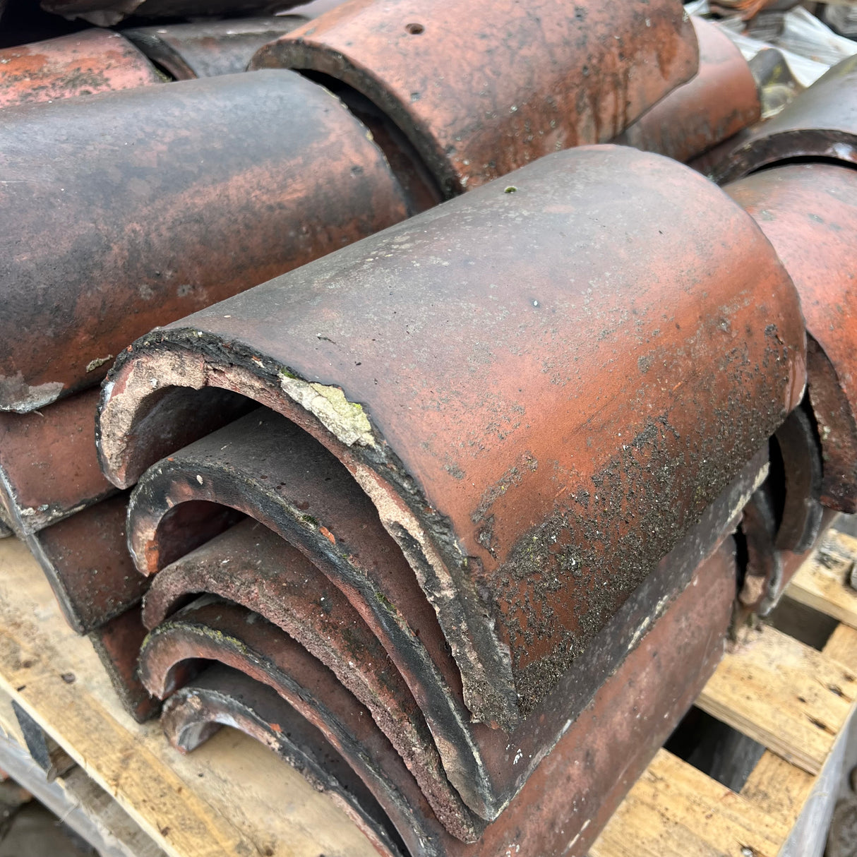 Reclaimed Red Half Round Roof Ridge Tiles - Job Lot