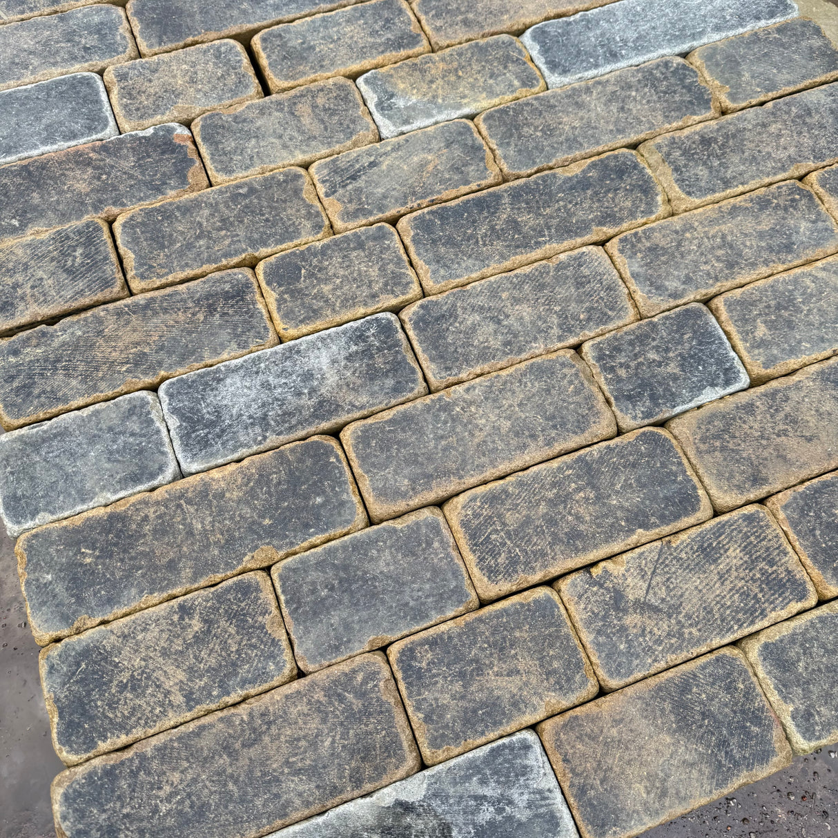 Weathered Yorkshire Stone Setts - 100mm x Random Lengths