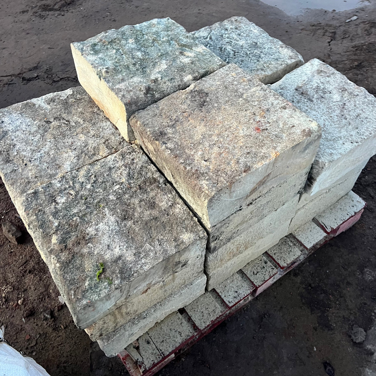 Reclaimed Rough Stone Quoins - 300mm x 300mm