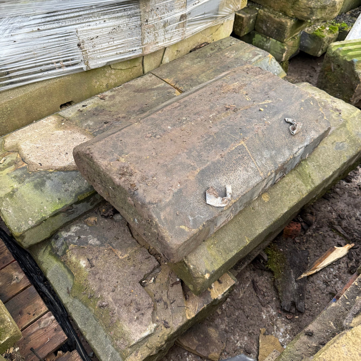 Reclaimed Stone Wall Coping - Job Lot