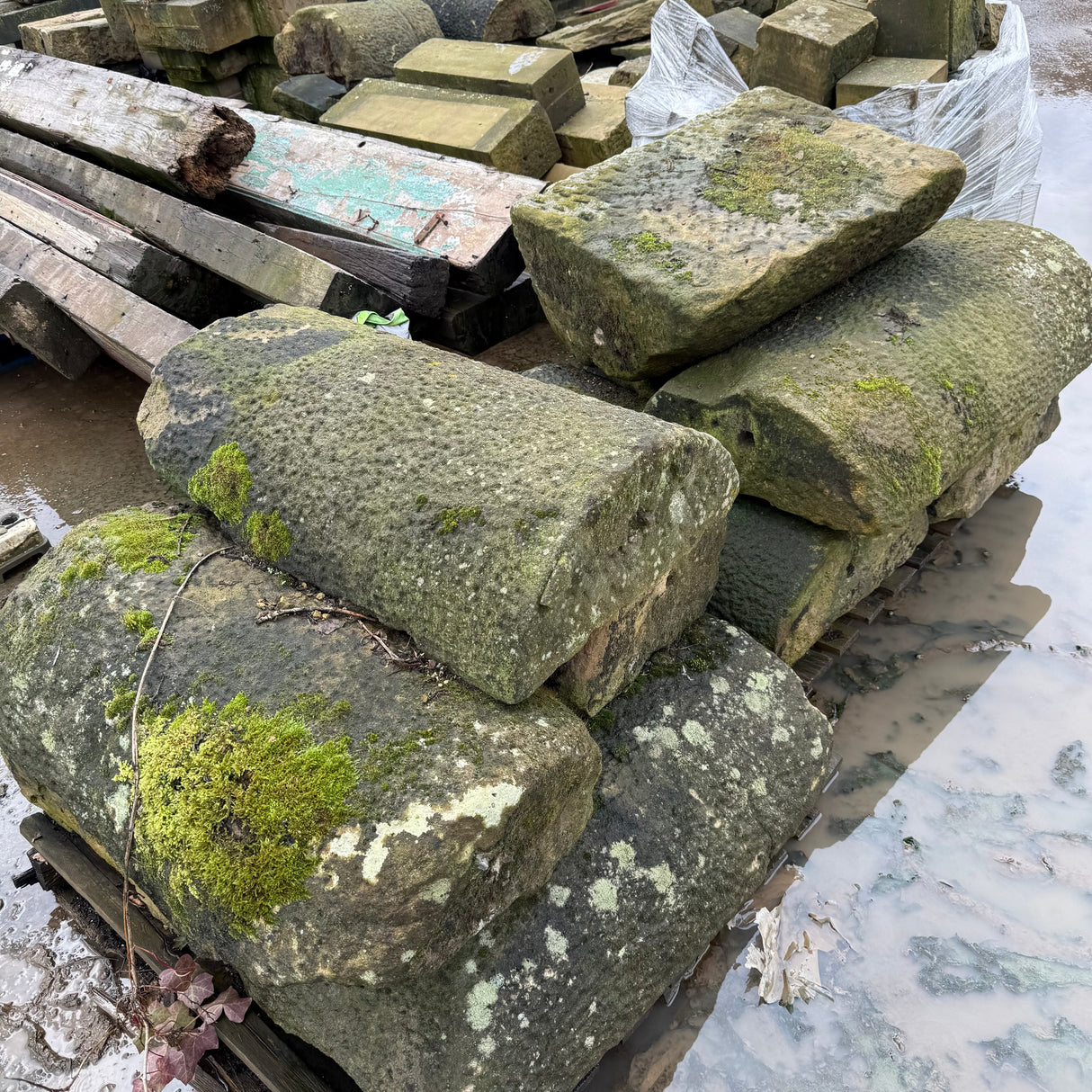 Reclaimed Round Stone Coping - Job Lot