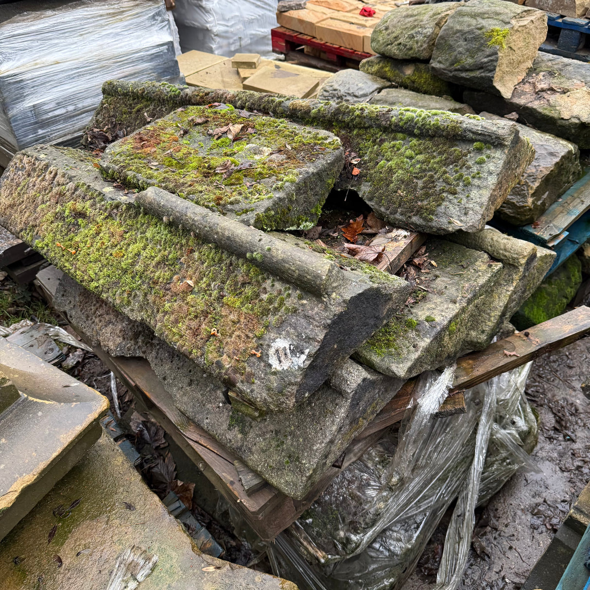 Reclaimed Roll Top Stone Coping - Job Lot