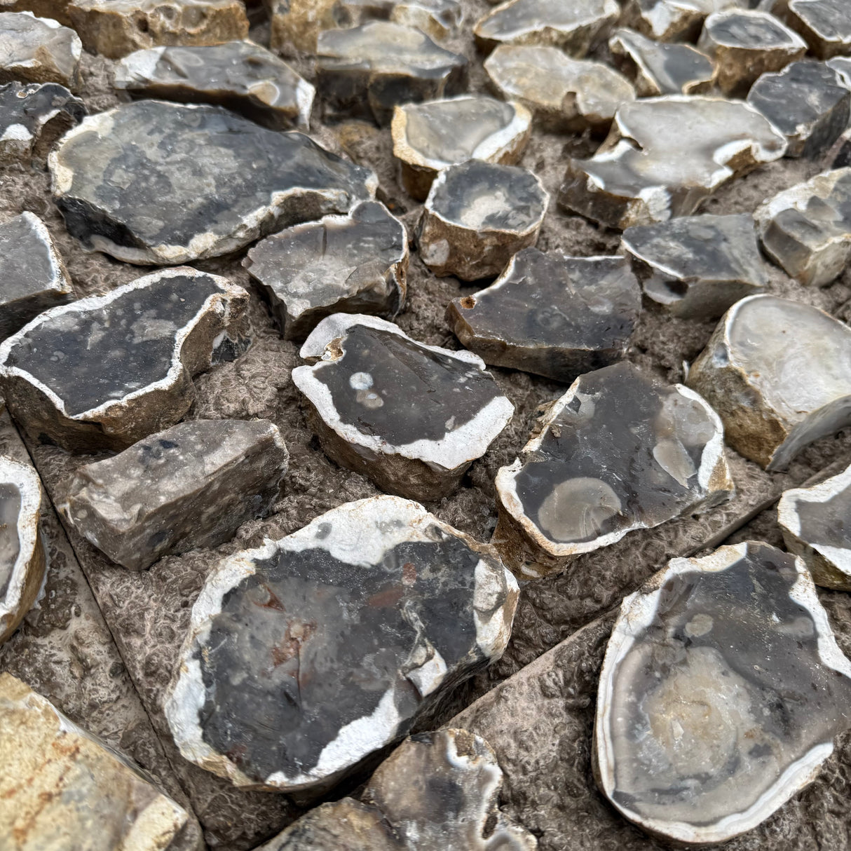 Natural Knapped Flint Cladding Blocks - Per SQM