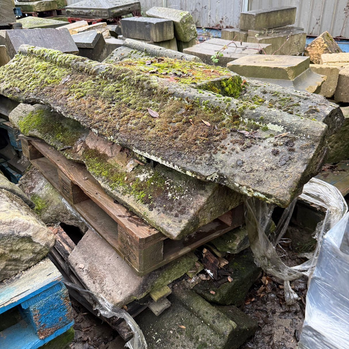 Reclaimed Roll Top Stone Coping - Job Lot