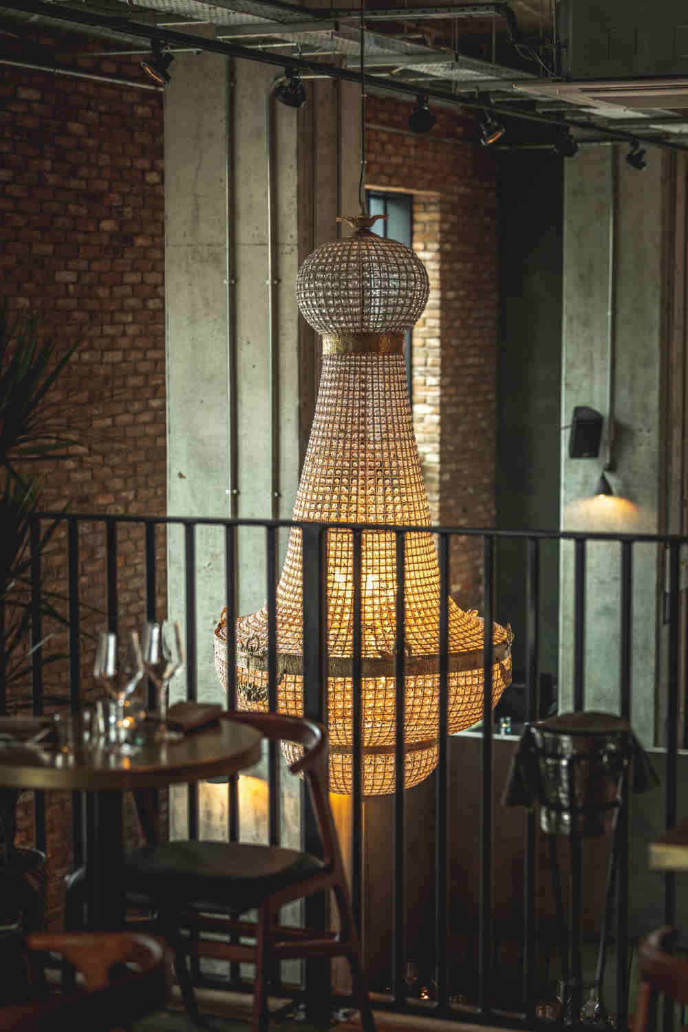 Reclaimed Brick Slip Restaurant Interior – Fern