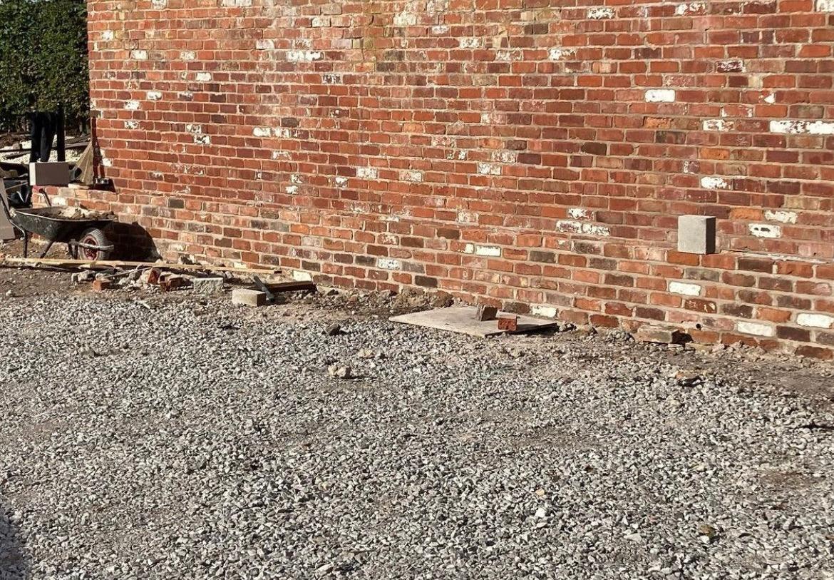 Reclaimed Brick Courtyard Wall, Tonbridge, Kent - Reclaimed Brick Company