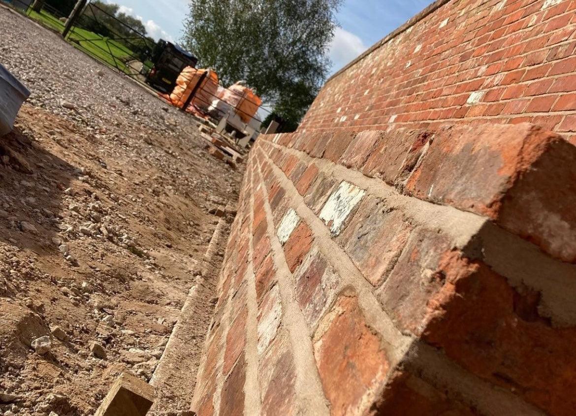 Reclaimed Brick Courtyard Wall, Tonbridge, Kent - Reclaimed Brick Company