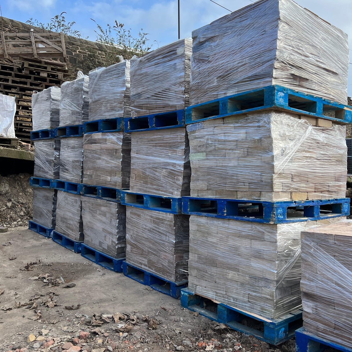 Reclaimed Brown Imperial Bricks On a Pallet - Reclaimed Brick Company