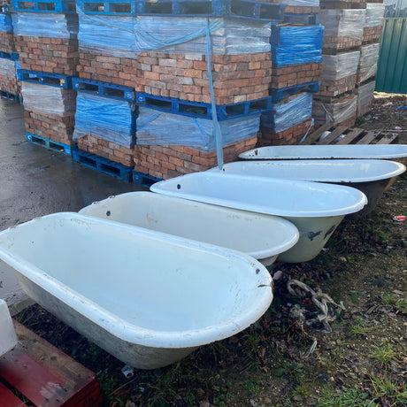 Reclaimed Free-Standing White Cast Iron Bath Tub w/ Feet - Reclaimed Brick Company