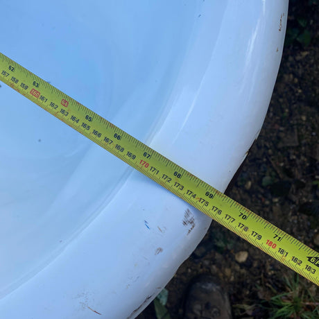 Reclaimed Free-Standing White Cast Iron Bath Tub w/ Feet - Reclaimed Brick Company