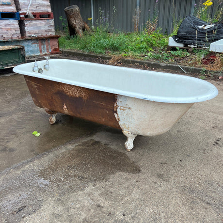 Reclaimed Free-Standing White Cast Iron Bath Tub with Feet - Reclaimed Brick Company