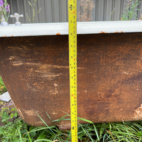 Reclaimed Free-Standing White Cast Iron Bath Tub with Feet - Reclaimed Brick Company