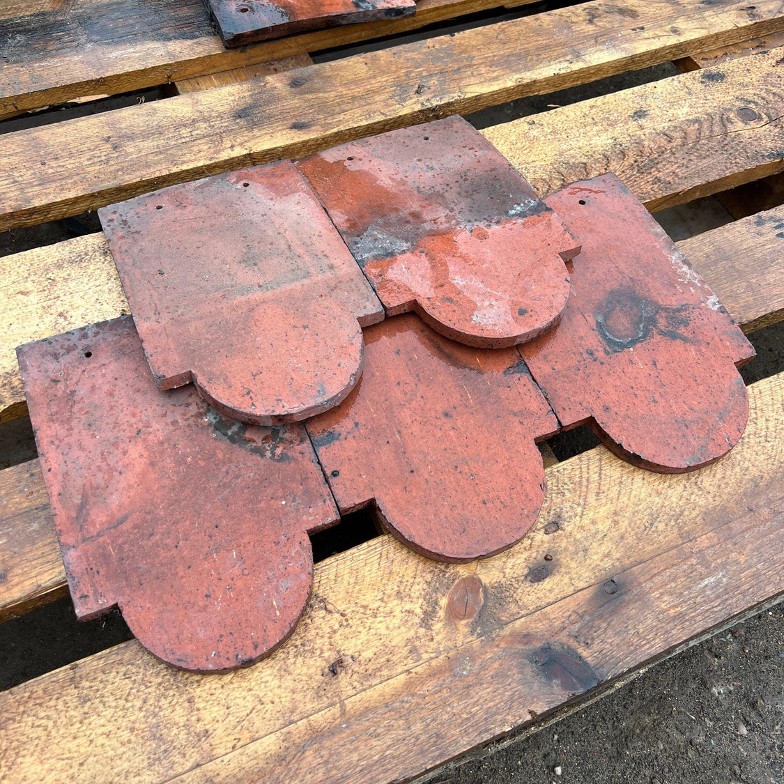 Reclaimed Red Rosemary Classic Club Roof Tile – Reclaimed Brick Company
