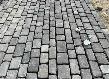 Reclaimed Stone Cobble Driveway in Cotswolds, England - Reclaimed Brick Company