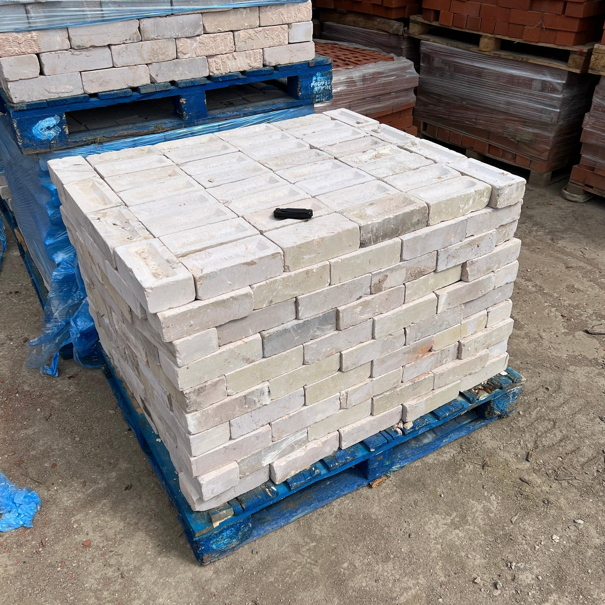 Reclaimed White Imperial Bricks | Pack of 250 Bricks | Free Delivery - Reclaimed Brick Company